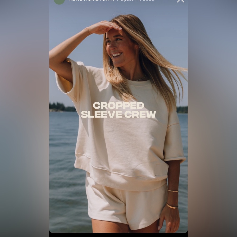 Daily drills cropped shortsleeve crew in sand